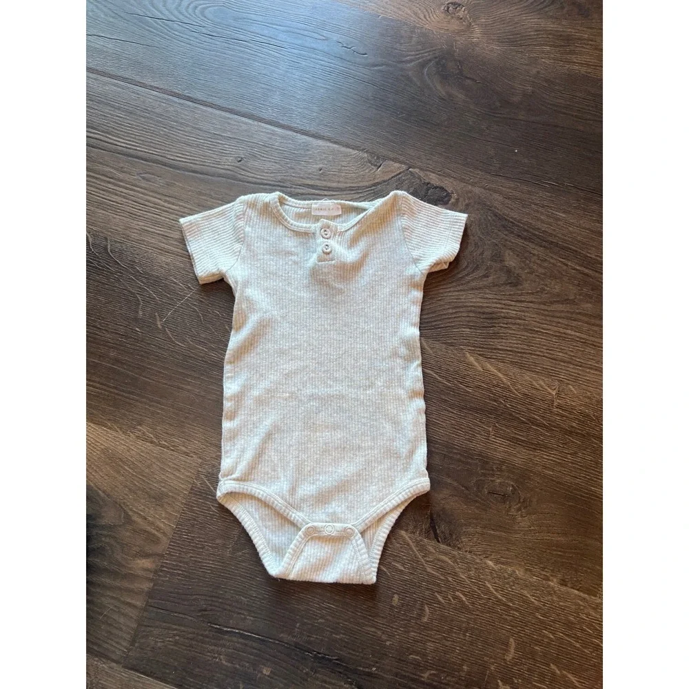 Jamie Kay Ribbed Organic Cotton Bodysuit Oatmeal Marle Henley Short Sleeve 12 mo